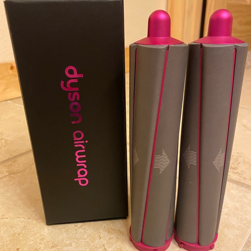 Dyson 1.6” 40mm long barrel attachment. New in box.